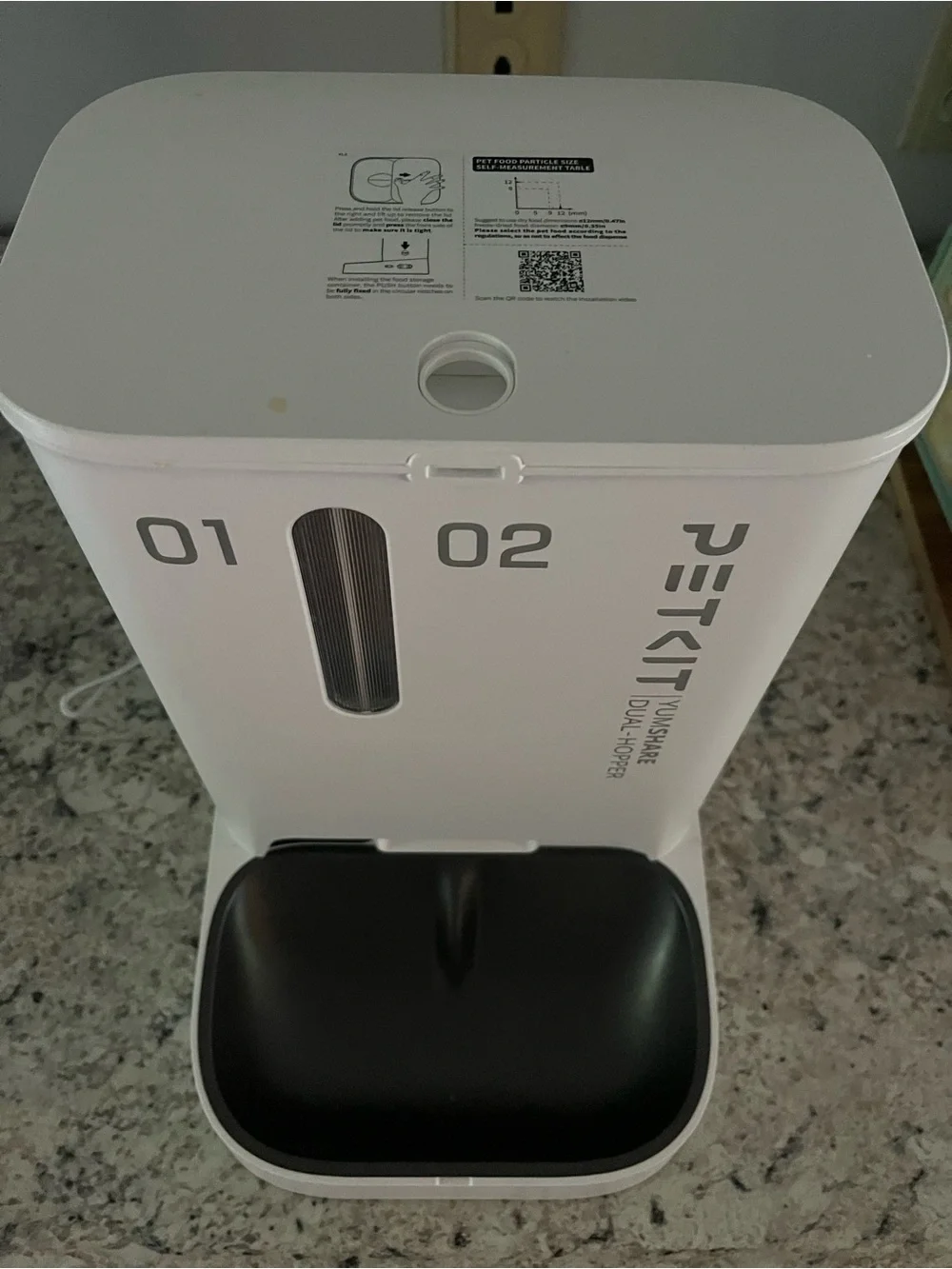 Yumshare Dual-Hopper Automatic Feeder in White & Black